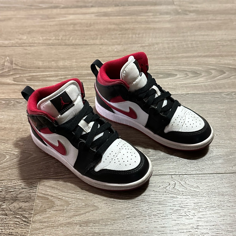 Jordan 1 Mid Kids
